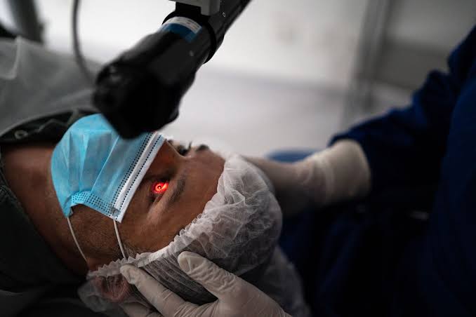 Why Private Cataract Surgery Cost Varies Between Surgeons

